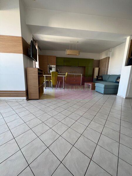 Vanzare apartament de 2 camere in zona Decebal adiacent