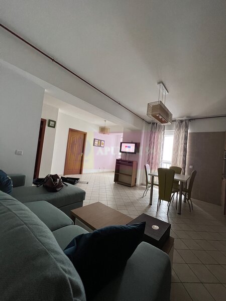 Vanzare apartament de 2 camere in zona Decebal adiacent