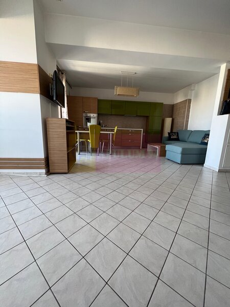 Vanzare apartament de 2 camere in zona Decebal adiacent